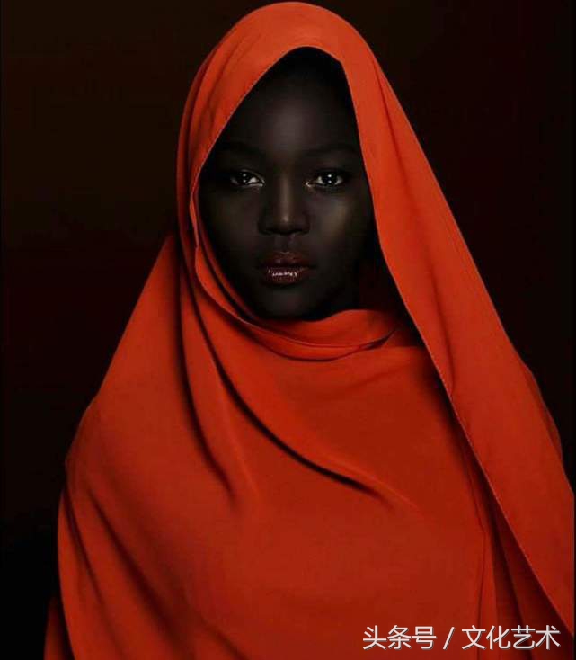 非洲最「黑」女模特 / 作者:酒店少爺 / 帖子ID:1406