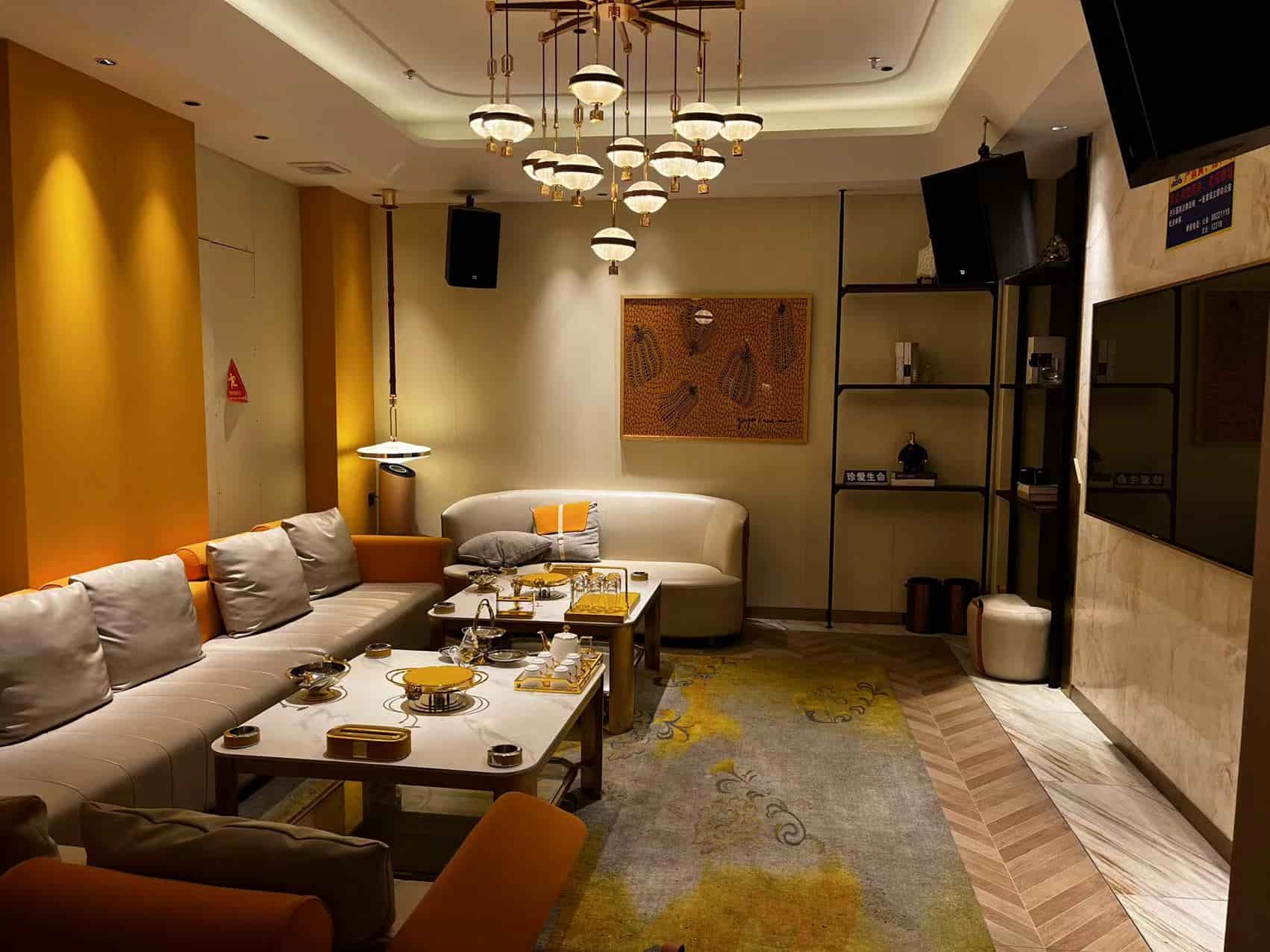 台北酒店工作怎麼選？便服店、禮服店、鋼琴酒吧工作內容、薪資制度與兼職方式一次了解 