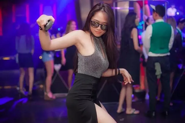 皇冠酒店為什麼都是制服？錦州街2樓第一次去先看玩法