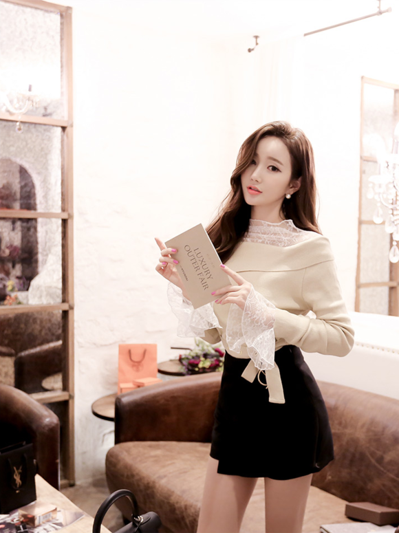 韓國模特奶芙慵懶蕾絲香肩束腰針織衫/ 作者: / 來源: