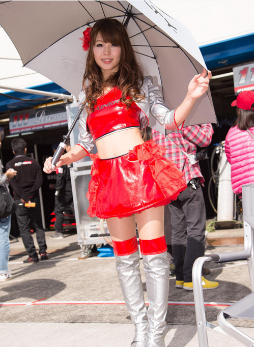 日本賽車女郎性感裝助陣不懼寒冷，高跟長腿展現完美曲線身材！/ 作者: / 來源:
