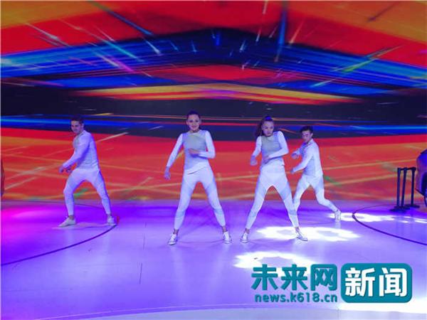 北京車展啟動吸楮模式 中外模特娛樂表演引爆現場/ 作者: / 來源: